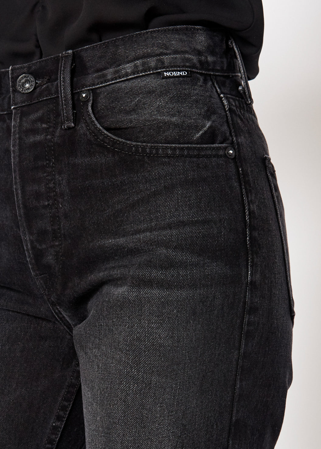 HIGH RISE STRAIGHT CROP IN WASHED BLACK - NOEND DENIM